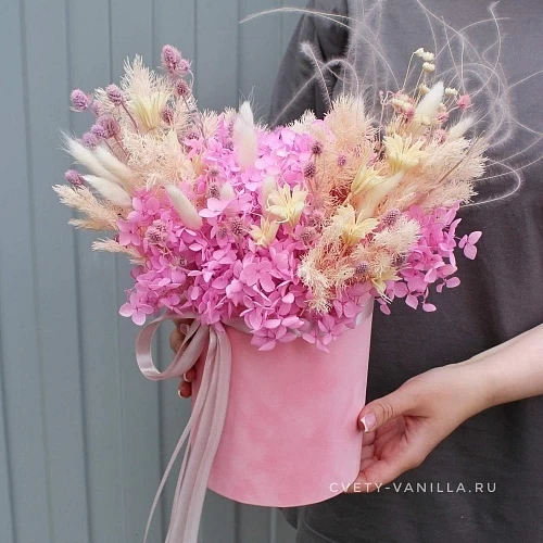 Бархатный цилиндр с сухоцветами Candy