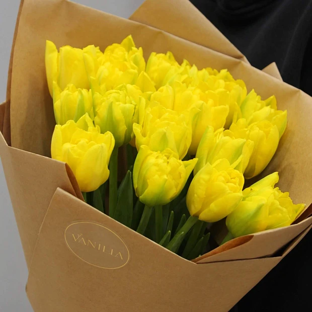 Букет из 19 желтых пионовидных тюльпанов