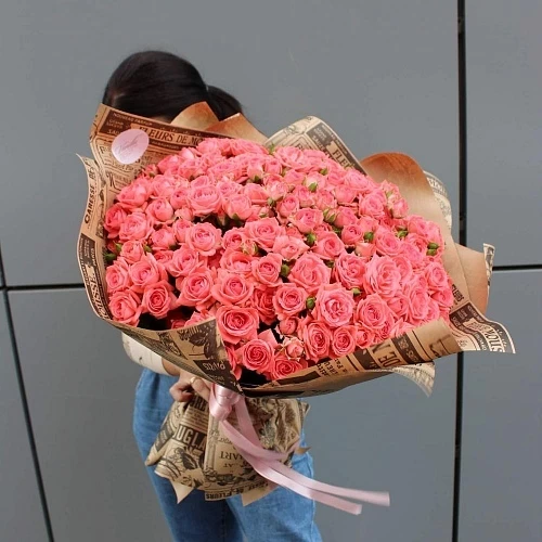 Букет из 39 веток кустовой розы