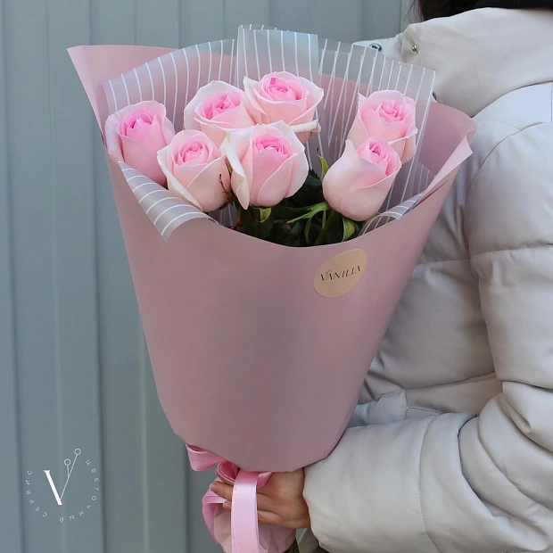 Букет из 7 розовых роз 60 см
