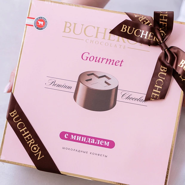 Коробка конфет Bucheron с миндалем