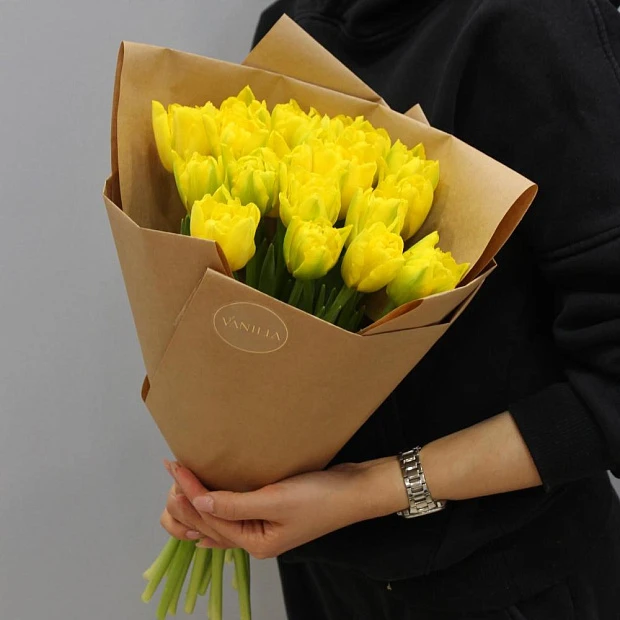 Букет из 19 желтых пионовидных тюльпанов