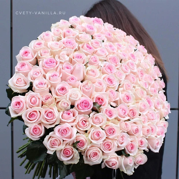 Букет из 119 нежно-розовых роз
