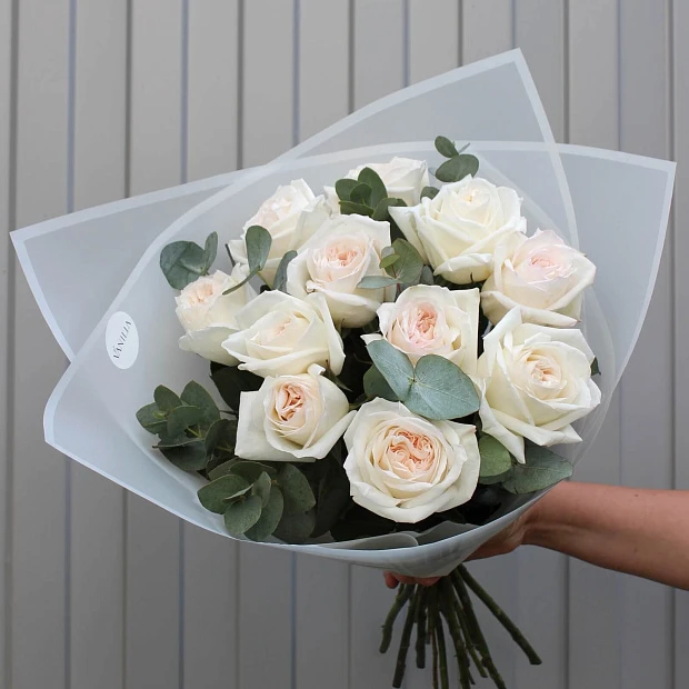 11 парфюмированных роз White O'Hara