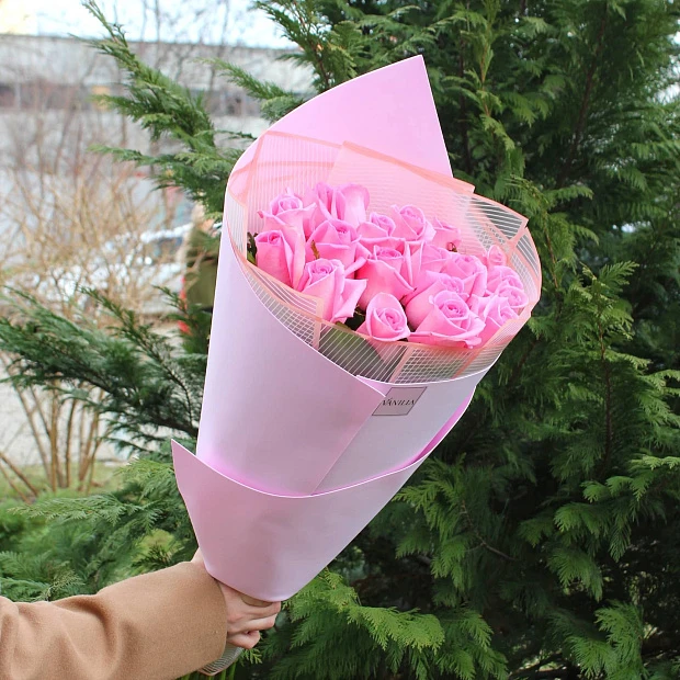 Букет из 19 розовых роз 70 см