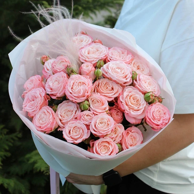 Букет из кремовых кустовых роз Бомбастик