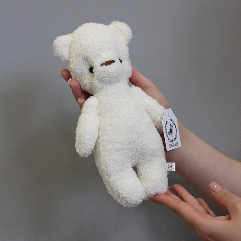 На фото Медвежонок белый Медвежонок белый