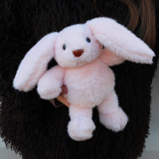 На фото Мягкая игрушка "Стильная Зайка" Мягкая игрушка "Стильная Зайка"