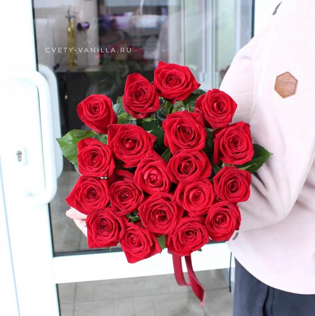 19 ароматных роз Рэд Наоми