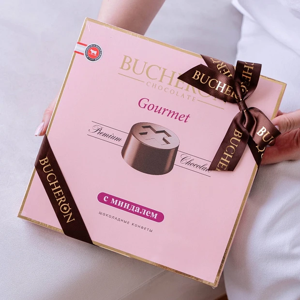 Коробка конфет Bucheron с миндалем