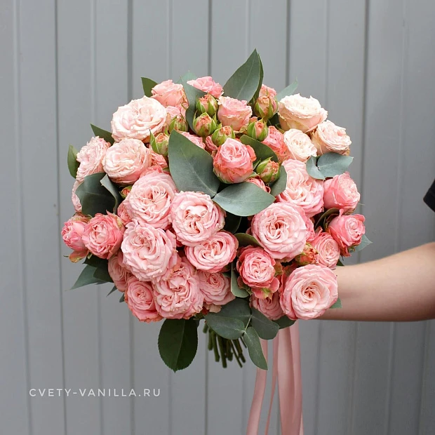 Букет с кустовыми розами "Свадебный день"
