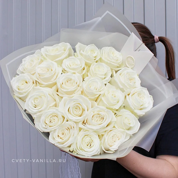 Белые розы Плайя Бланка 60 см